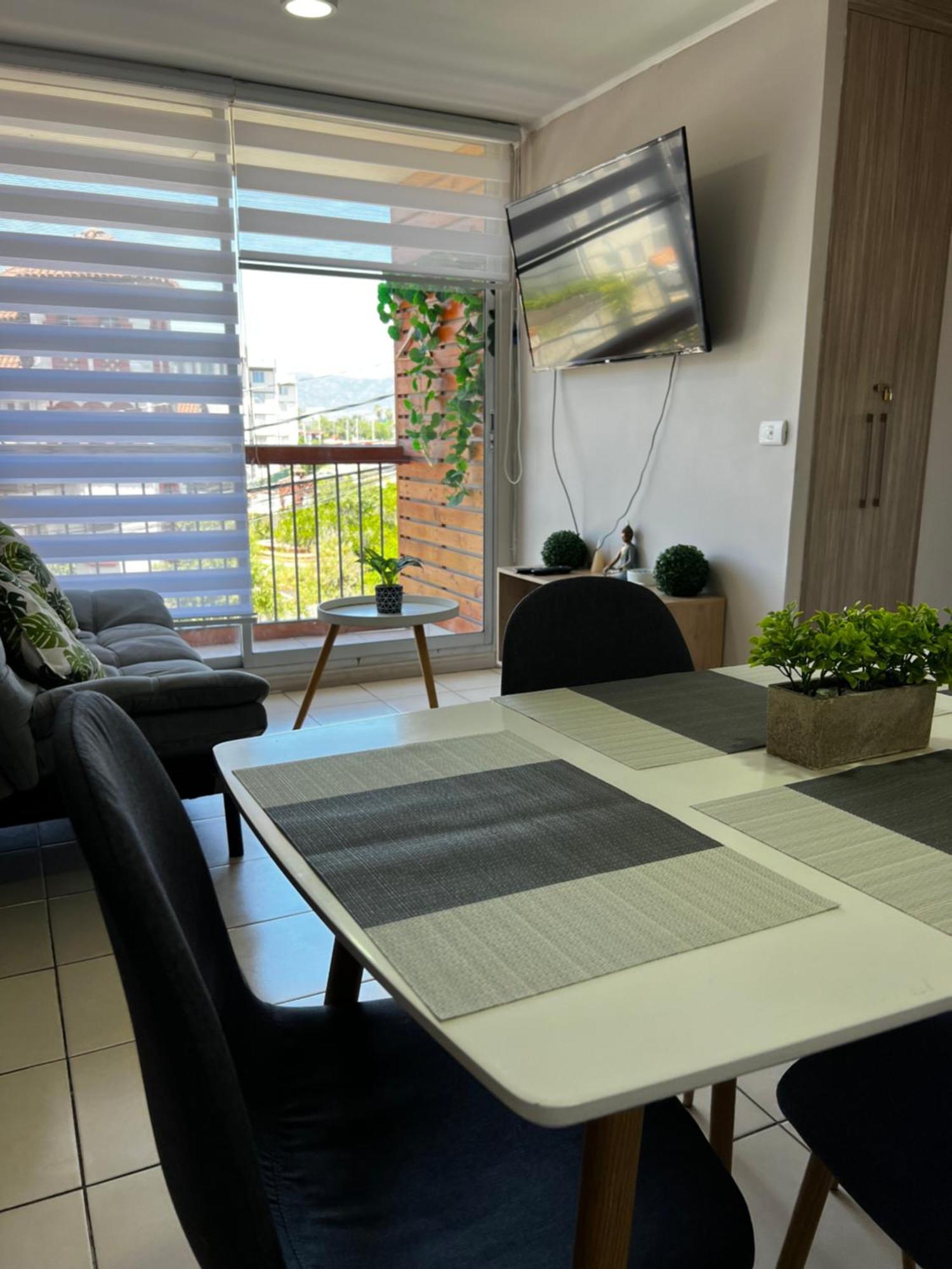 Depto Comodo Ideal Familias, 3 Habitaciones, Wifi, Estacionamiento Privado, Cercano A Paramericana 5 Rancagua